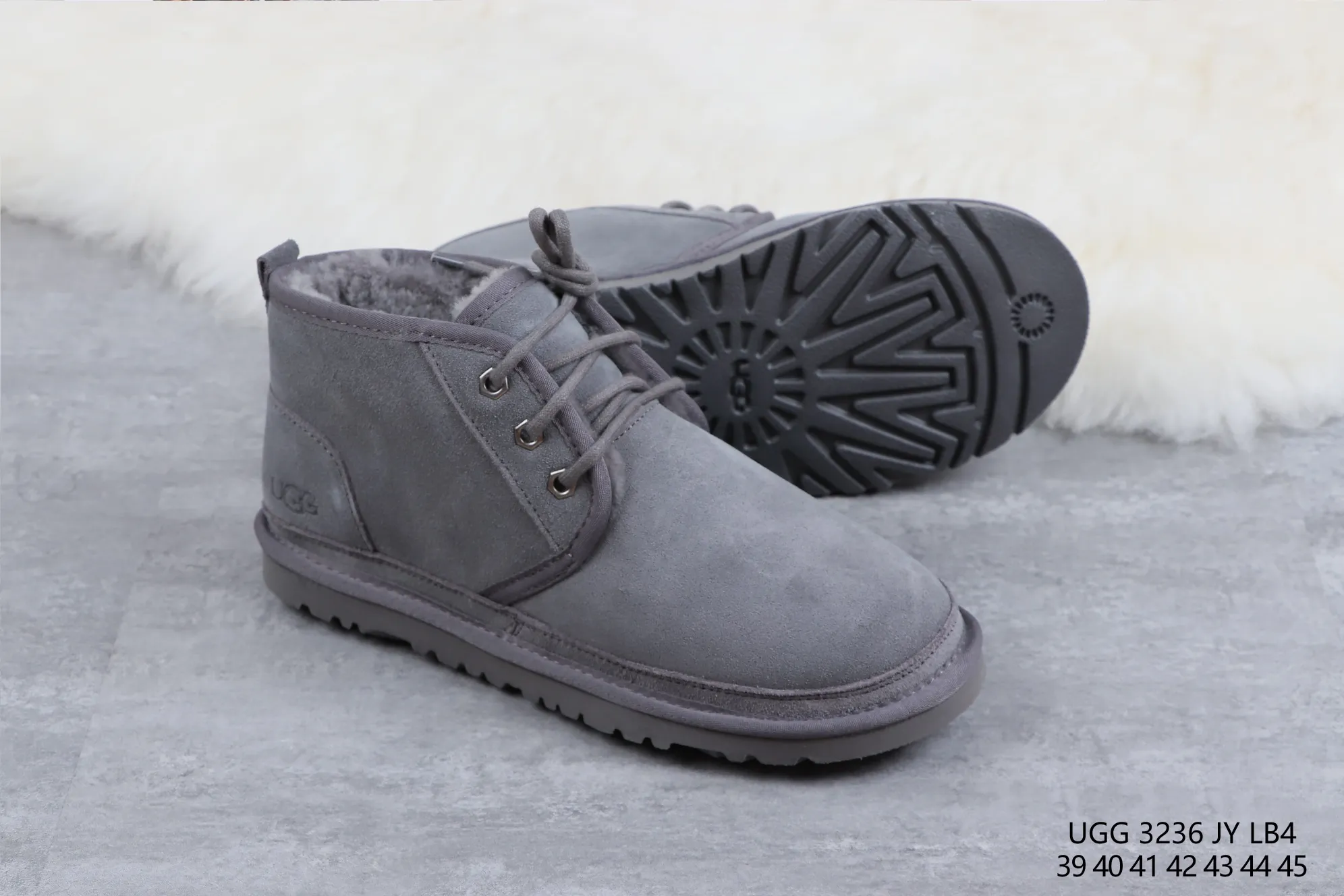 💰520 UGG 3236 Gray M Neumel Product Description: As an extension of the classic series, the classic lightweight series has a low-profile outsole and upper inspired by classic styles, presenting the comfort and luxury of UGG. Upper: cow leather, soft suede upper. Insole: 17mm UGGpure™ wool cushioning foam insole. Sole: Treadlite by UGG™ Light wing technology outsole - non-slip, cushioning, wear resistance, and good elasticity Heel: with brand LOGO on the side Size: 35 36 37 38 39 40 41 42 43 44 45